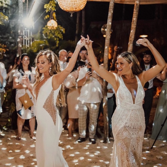 Rue de seine wedding gown. Never worn. Tags and in original box. Size 12 - Picture 9 of 10